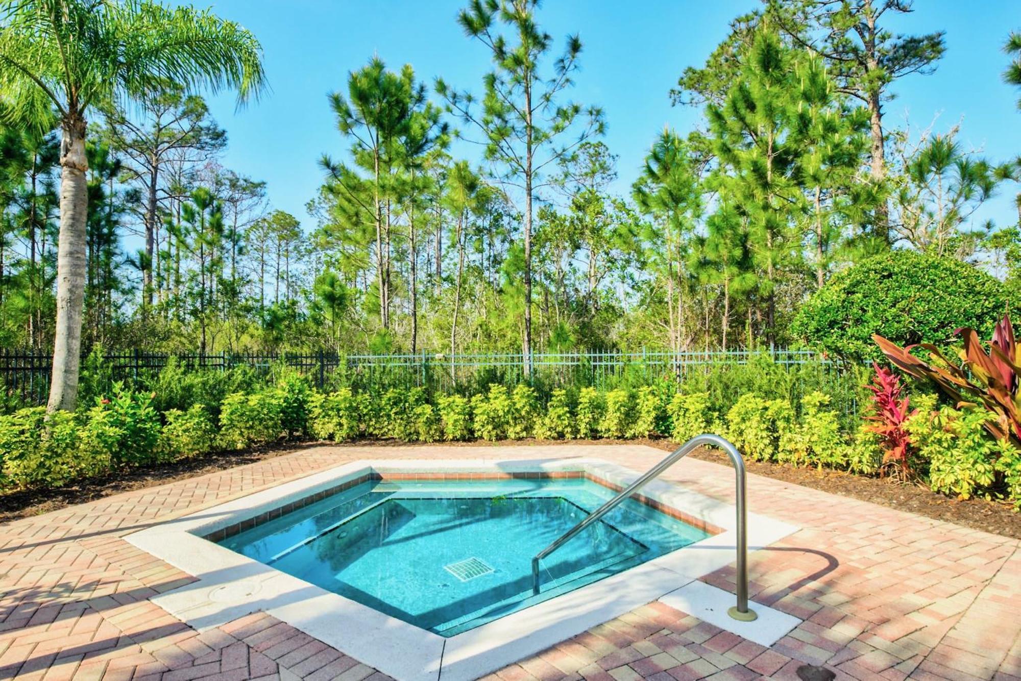 Bright Condo - 2Br With Pool & Hot Tub, Near Disney! Orlando Kültér fotó