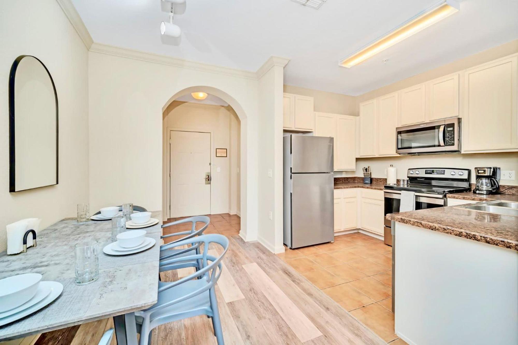 Bright Condo - 2Br With Pool & Hot Tub, Near Disney! Orlando Kültér fotó