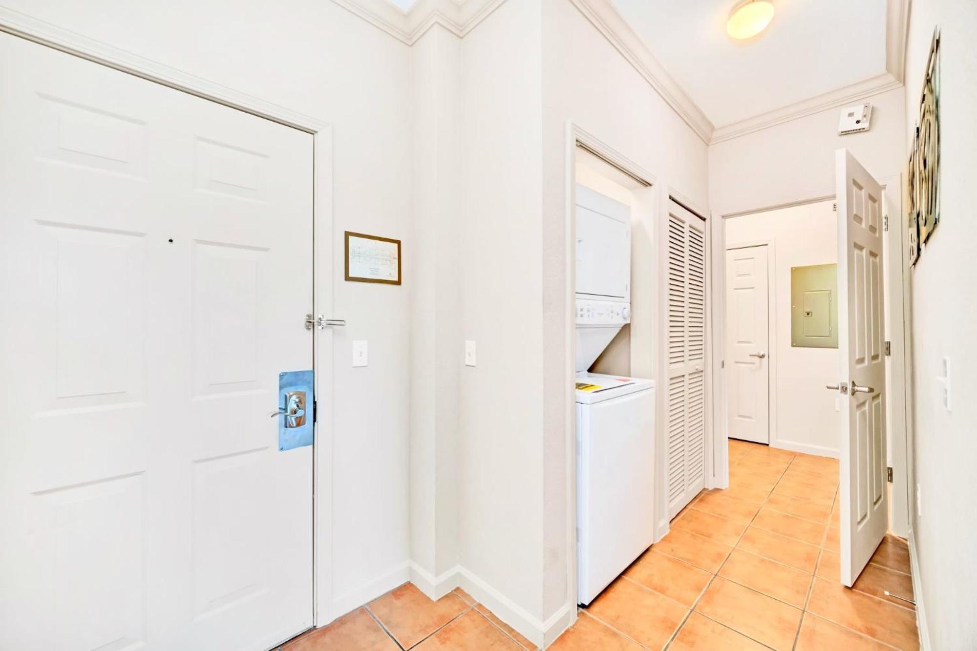 Bright Condo - 2Br With Pool & Hot Tub, Near Disney! Orlando Kültér fotó