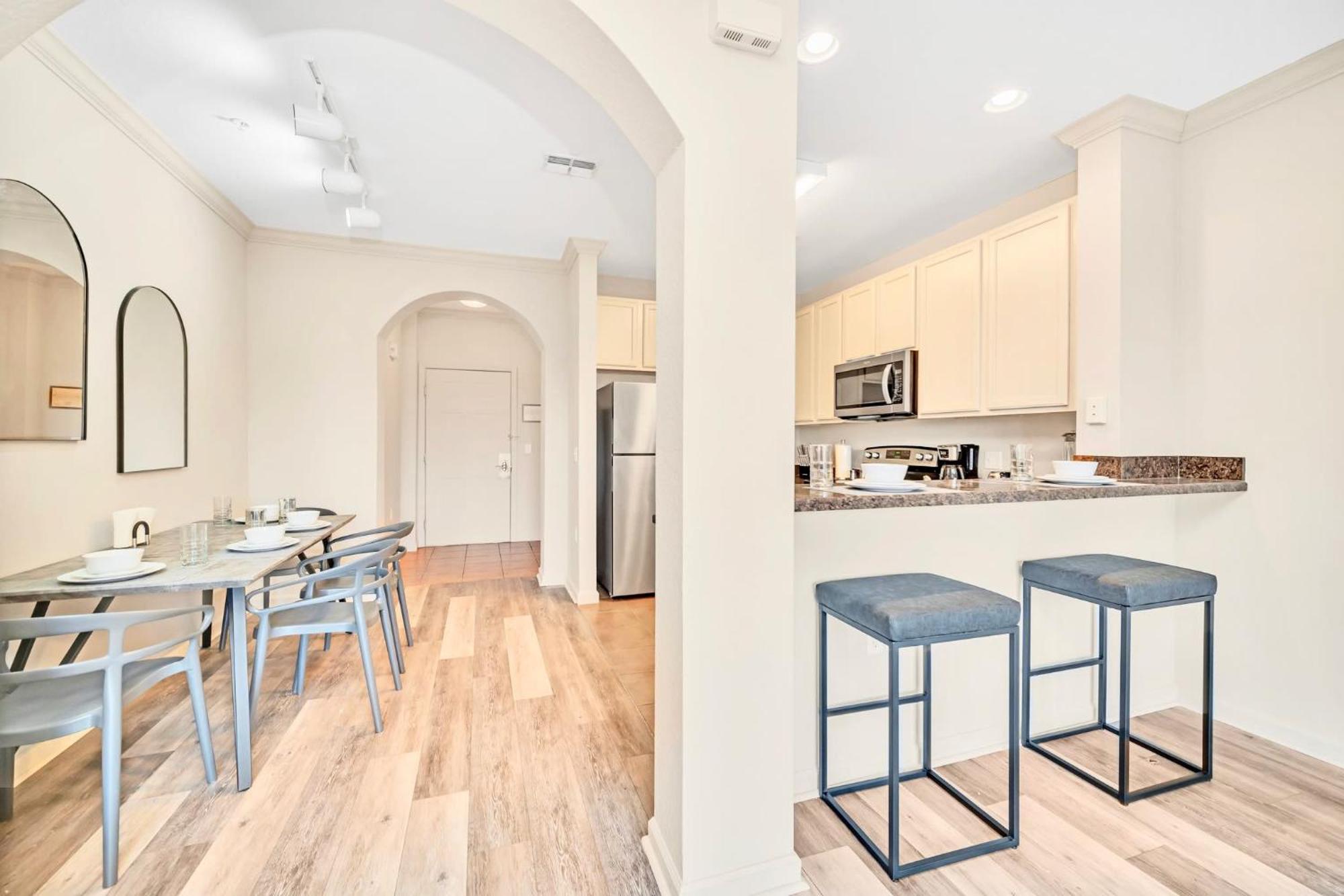 Bright Condo - 2Br With Pool & Hot Tub, Near Disney! Orlando Kültér fotó