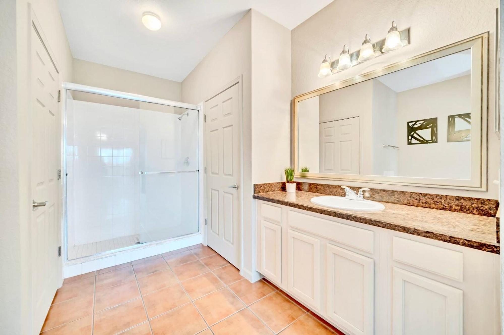 Bright Condo - 2Br With Pool & Hot Tub, Near Disney! Orlando Kültér fotó