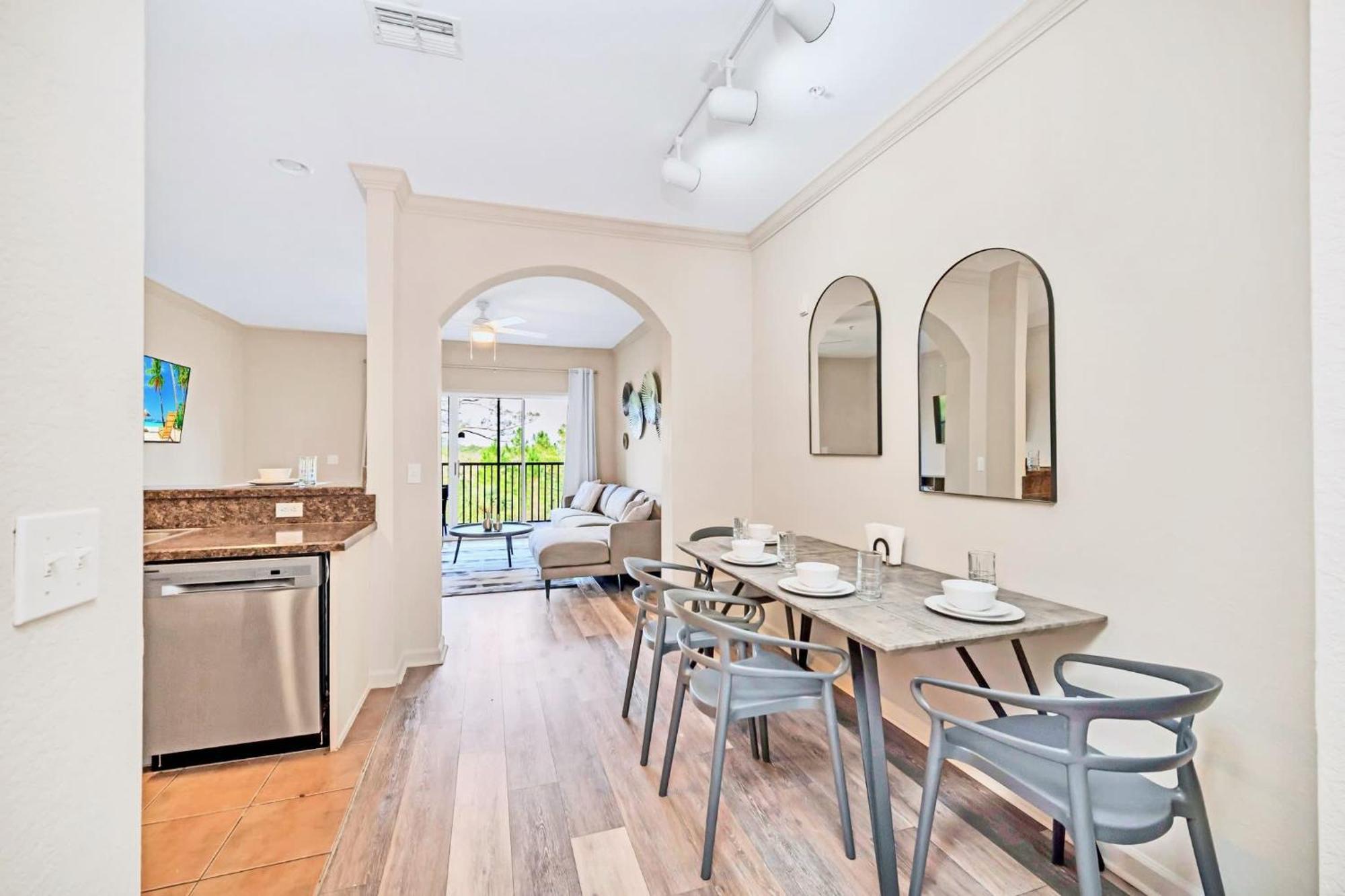 Bright Condo - 2Br With Pool & Hot Tub, Near Disney! Orlando Kültér fotó