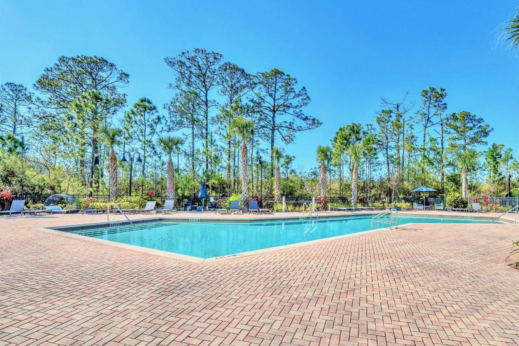 Bright Condo - 2Br With Pool & Hot Tub, Near Disney! Orlando Kültér fotó